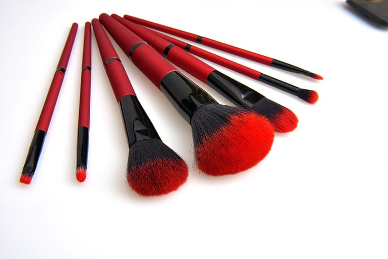Red-Makeup-Brush-Set